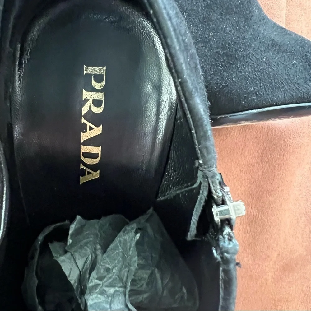 Prada Vero Cuoio Black Suede Pointed Toe Ankle Boots Sz 37. (uS 6.5) Italy